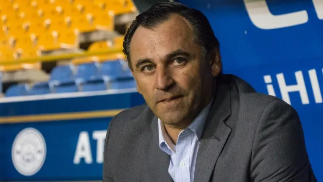 Carlos Bustos, durante un encuentro con San Luis