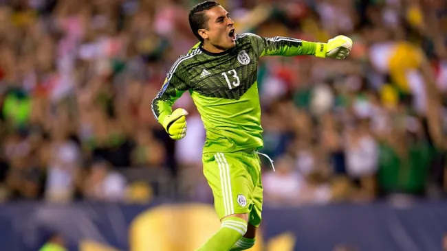 Memo Ochoa festeja con el Tri