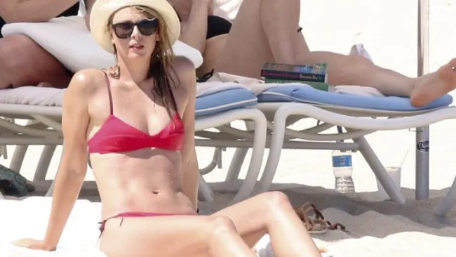 Maria Sharapova tomando en sol en Los Cabos