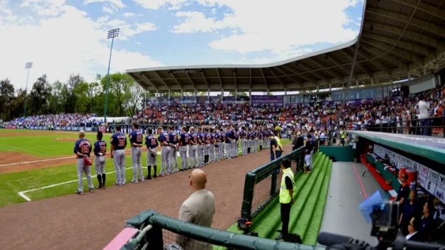 Fray Nano, durante un juego del Mexico City Series 2016