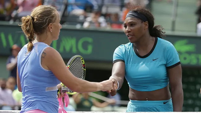 Williams y Kuznetsova se dan la mano tras el partido