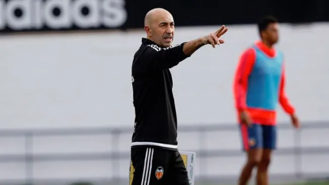 Ayestarán comanda la práctica del Valencia