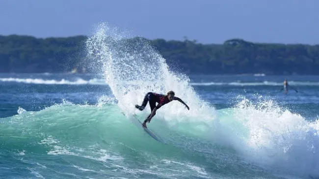 Brett Connellan, surfista profesional australiano 