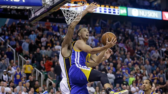 Curry supera la marca de Rudy Gobert en busca de encestar contra Utah