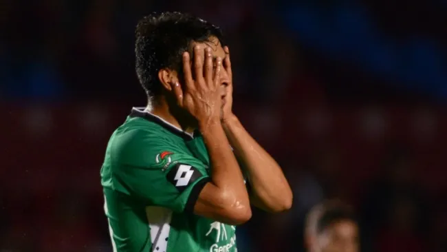 Ernesto Vázquez se lamenta después de una falla