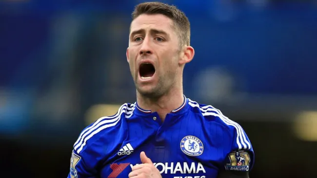Cahill grita durante un partido del Chelsea