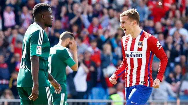 Antoine Griezmann feteja un gol ante el Betis