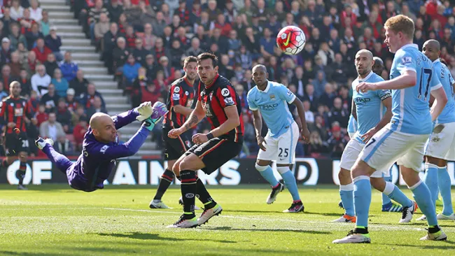 Willy Caballero, portero de Manchester City, haciendo una atajada