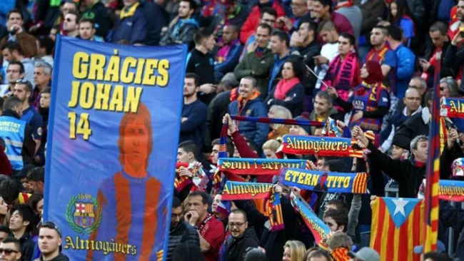 Así lucía una pancarta en la tribuna del Camp Nou