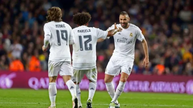 Benzema celebra su gol contra Barcelona