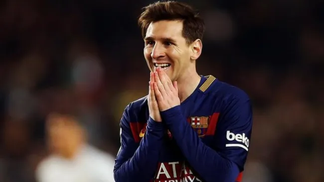 Messi se lamenta tras una falla con el Barcelona