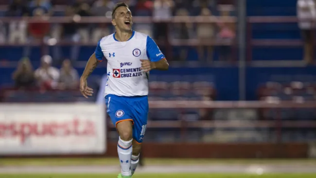 Christian Giménez, celebra tras una anotación 