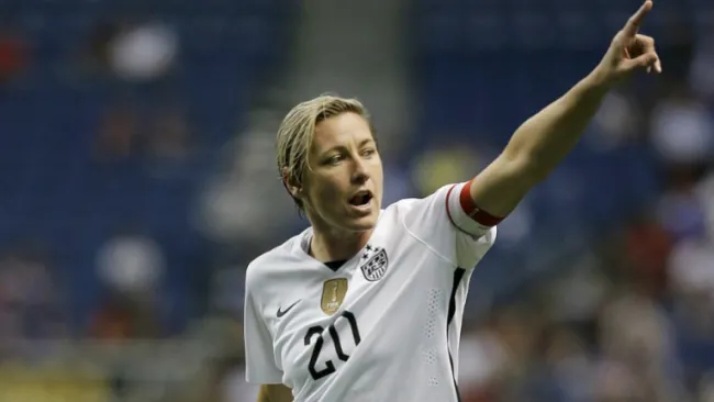 Wambach reparte instrucciones con los Estados Unidos