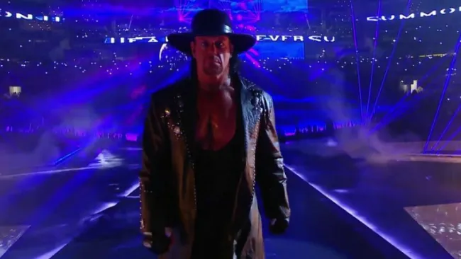 Undertaker hace su entrada en Wrestlemania