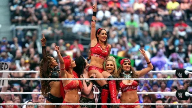 Brie Bella festeja su triunfo en Wrestlemania 32