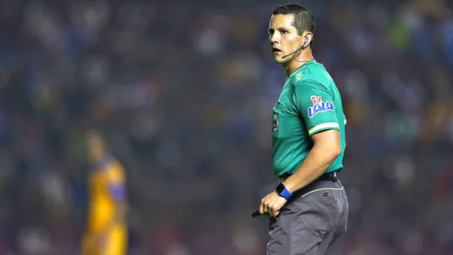 Diego Montaño durante un partido de la Liga MX