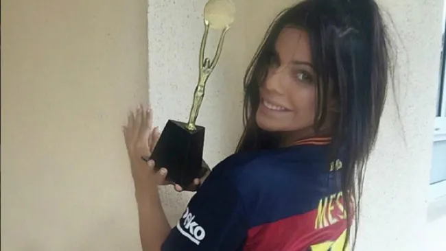 Suzy Cortez posa con una camiseta culé