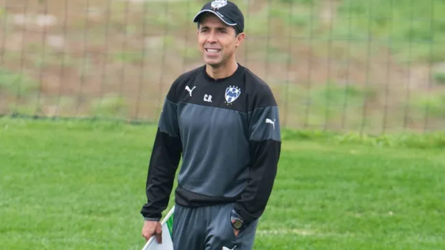 Carlos Barra, en práctica como técnico de Rayados