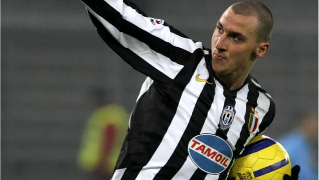 Zlatan celebra un gol en su estancia con la Juve