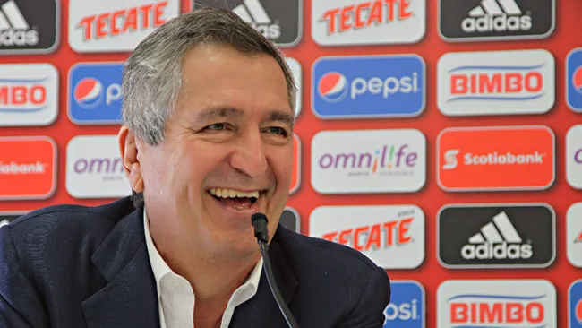 Jorge Vergara, en conferencia de prensa