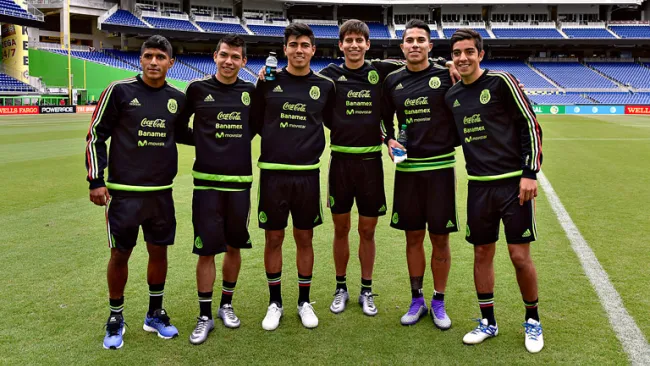 Jugadores del Tri Olímpico durante una concentración