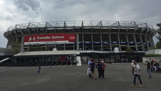 Afueras del Estadio Azteca previo al encuentro México en contra de Canadá