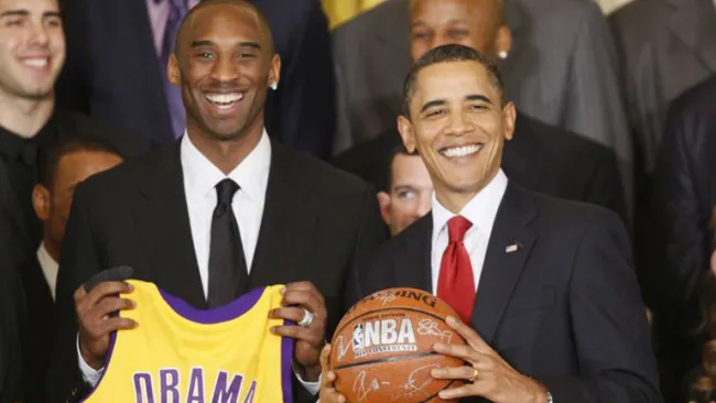 Kobe Bryant y Obama, juntos durante una reunión