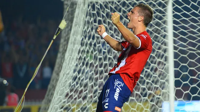 Furch celebra un gol contra Necaxa 