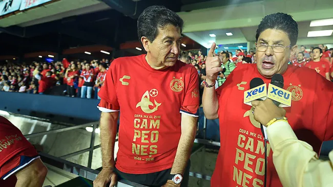 Fidel Kuri junto a Héctor Yunes Landa, candidato del PRI a la gobernatura