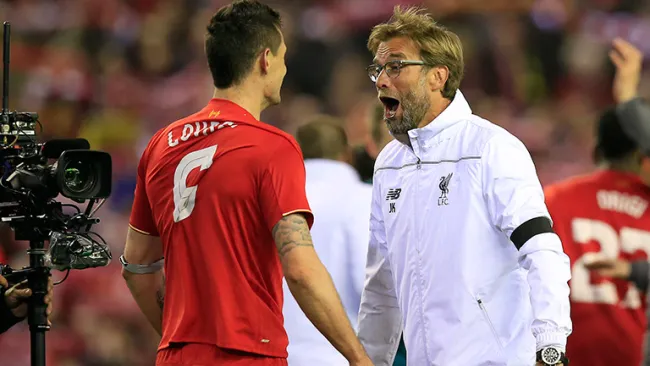 Dejan Lovren celebra con Klopp