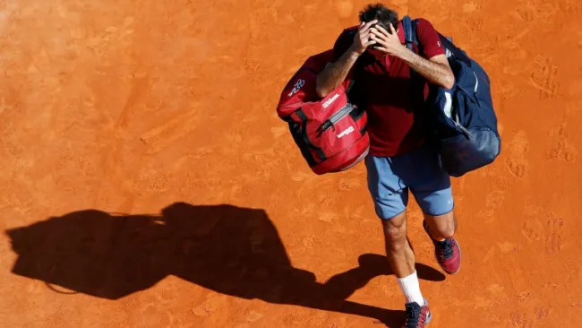 Federer se lamenta tras derrota en Montecarlo