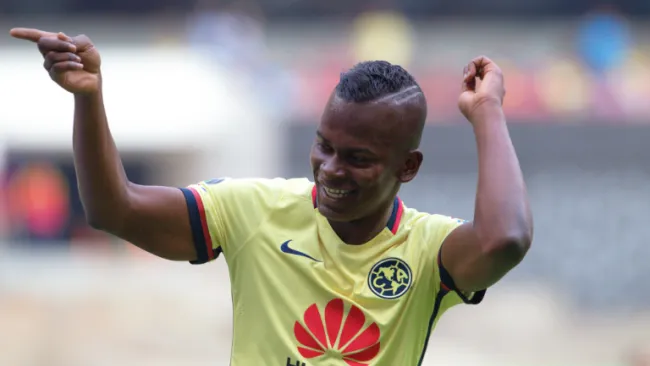 Darwin Quintero festeja tras marcar con América