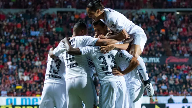 Jugadores de Rayados celebran gol contra Tijuana