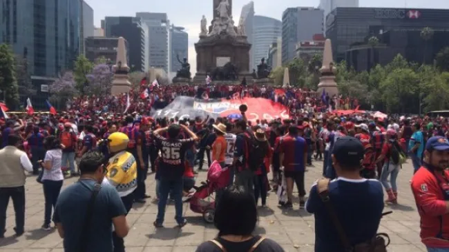 Aficionados del Atlante celebran en el Ángel de la Independencia