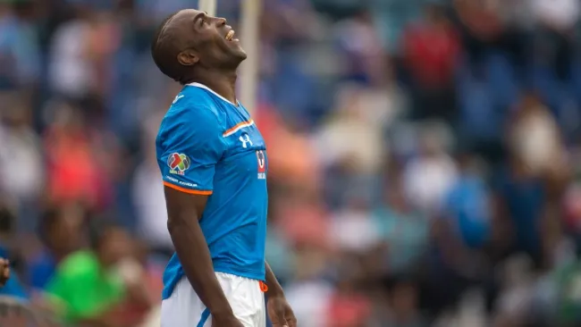 Joffre Guerrón se lamenta después de una falla