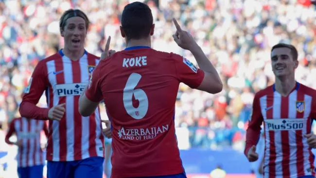 Koke celebrando su anotación con Torres y Griezmann