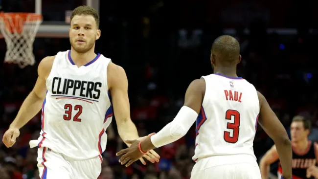 Griffin saluda a Paul tras anotar