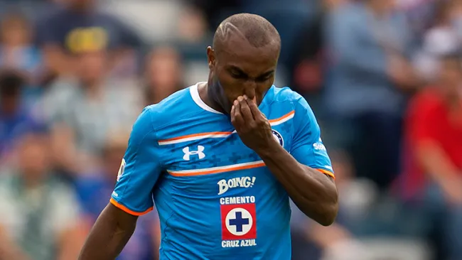 Joffre Guerrón en el partido contra Santos