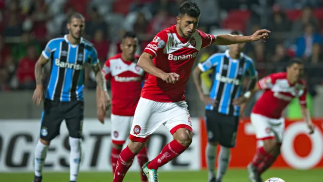 Triverio cobra un penalti contra Gremio