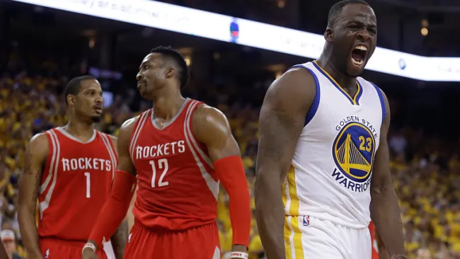Draymond Green celebra contra los Rockets de Houston