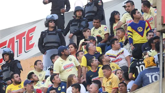 Aficionados del América en El Volcán 
