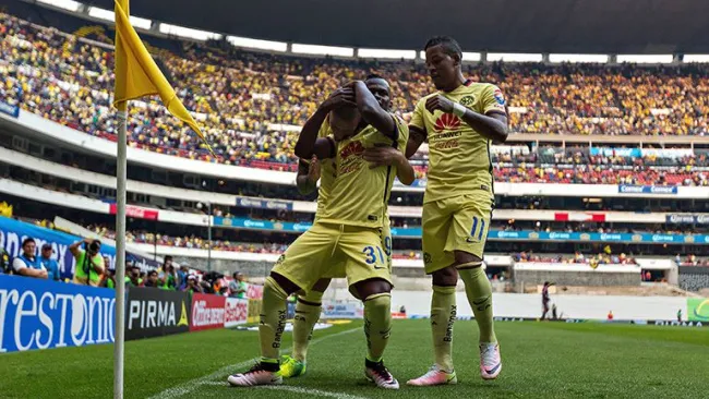 Darwin Quintero festeja un gol en el Azteca