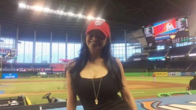 La actriz posa en el estadio