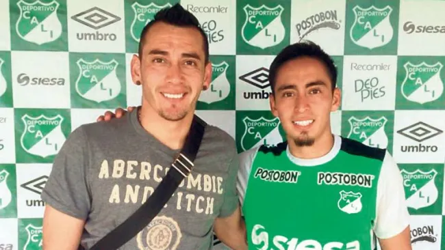 Rubens y Fabián Sambueza posan para la foto