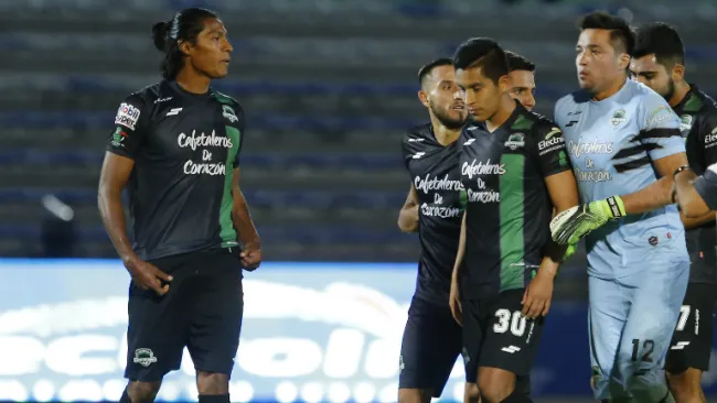 Cortés, entre los jugadores de Cafetaleros