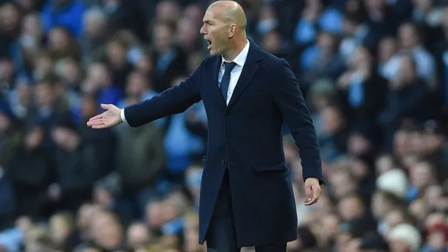 Zidane, durante el juego contra Manchetser City