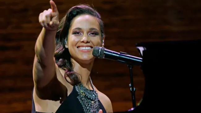 Alicia Keys durante una presentación musical