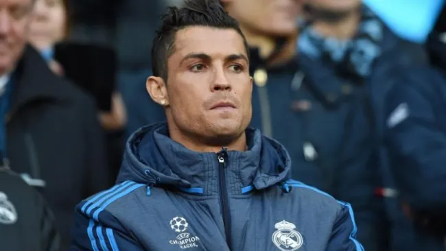 Cristiano Ronaldo observa el juego contra el City