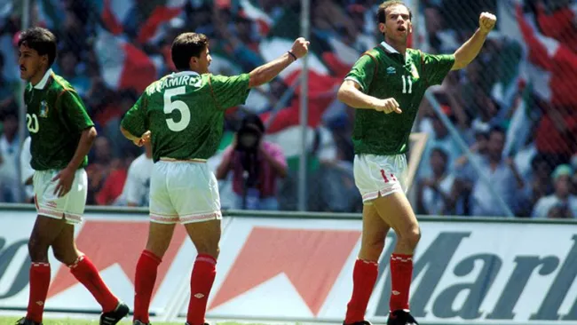 Zague festeja un gol con la Selección Mexicana