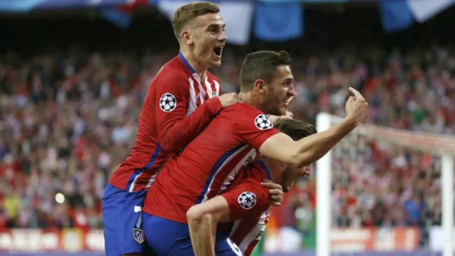 Jugadores del Atlético festejan una anotación